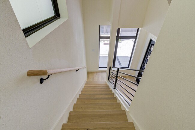 Building Photo - 1803 Dunlavy St