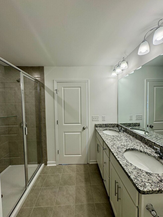 Building Photo - Brand New Townhome in Pringle Town
