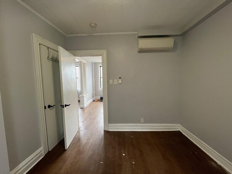 Building Photo - 87 Romaine Ave