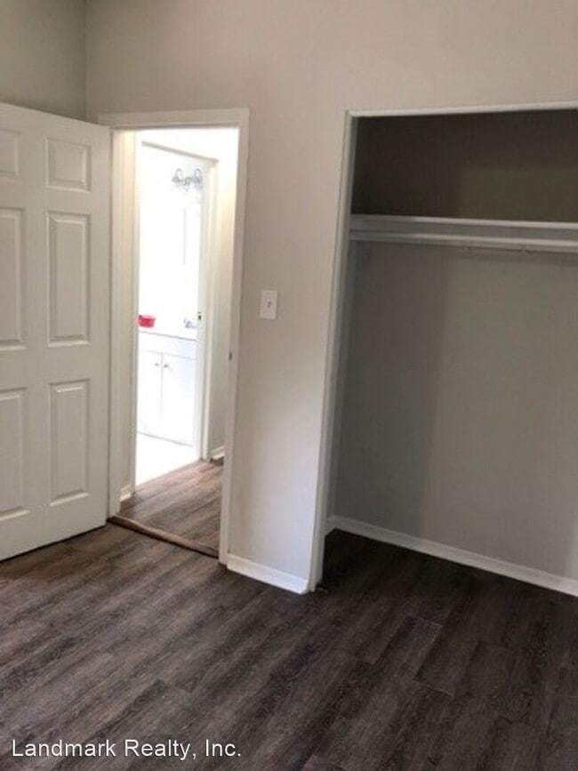 Building Photo - 9 E Deer Park Dr