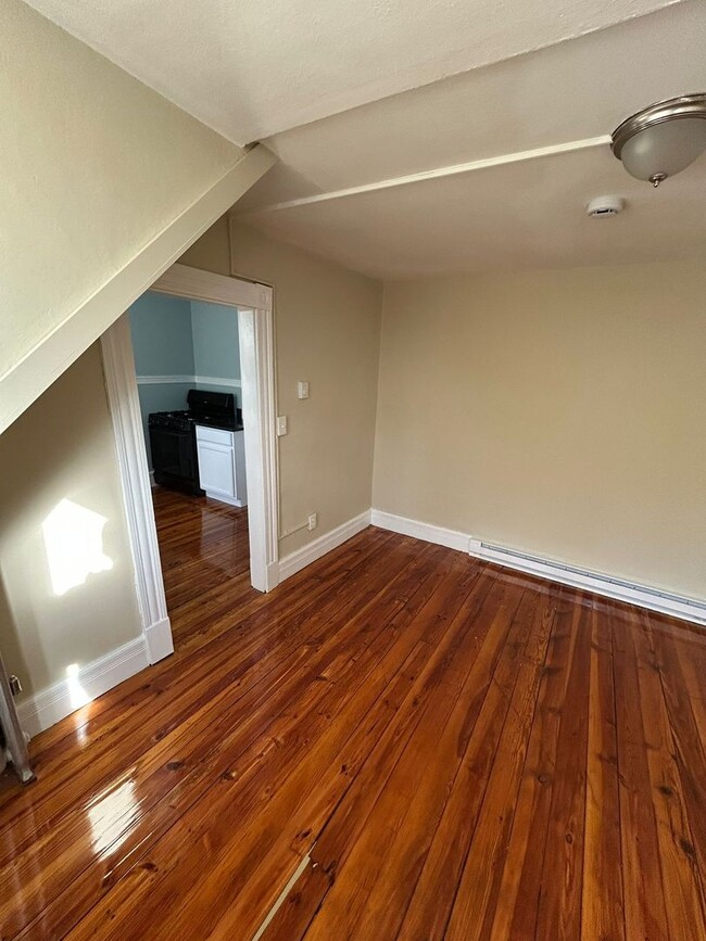 Building Photo - Charming 1-Bedroom Apartment in Russell, MA
