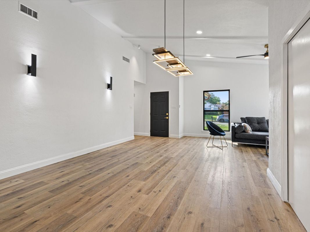 Building Photo - 3404 Newkirk Dr