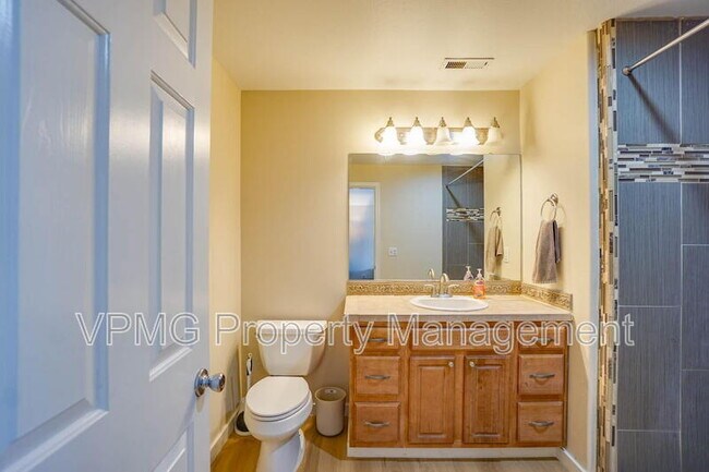 Building Photo - 5906 NE 56th St