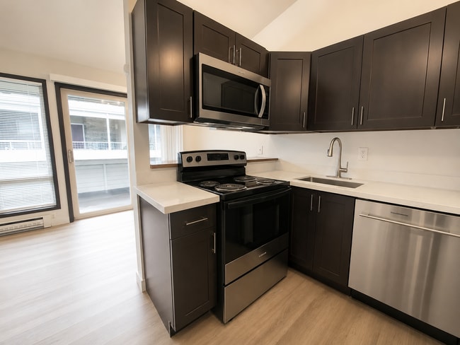 Building Photo - Bright 1 Bed / 1 Bath Apartment for Rent in North Seattle Private Balcony, Near Green Lake & Nort...