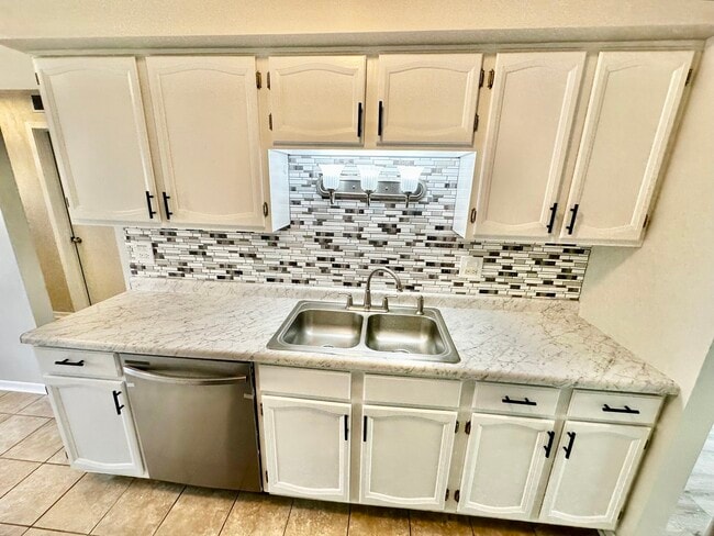 Building Photo - 1226 Clearview Ct