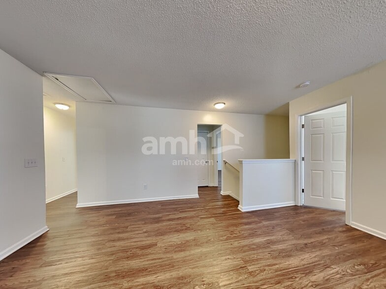 Building Photo - 3007 Crusades St