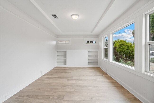 Building Photo - Beautifully Remodeled Home