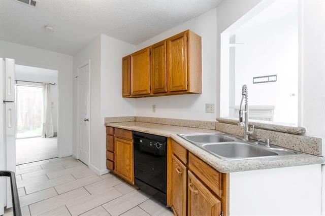 Building Photo - 4124 Hollow Oak Dr