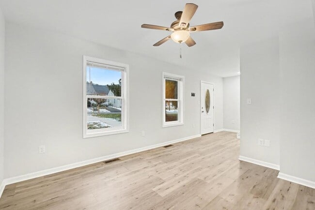 Building Photo - 239 W Broad St