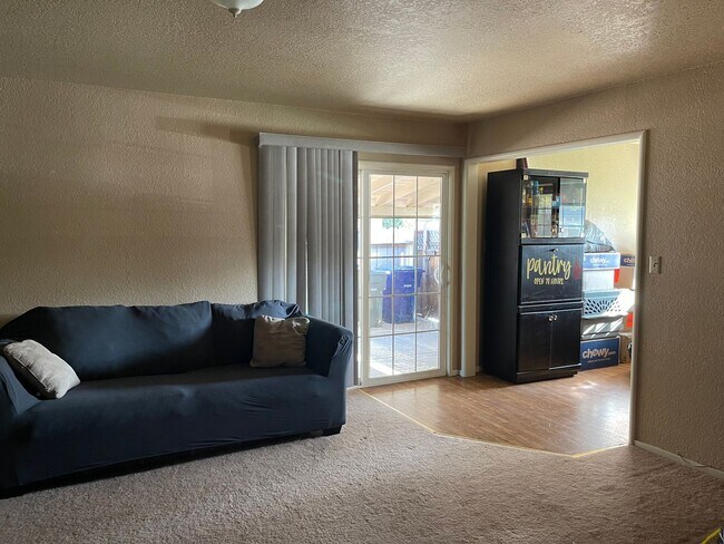 Building Photo - 3 Bed 2 Bath Home with Swimming Pool in Desirable Presidential Neighborhood!