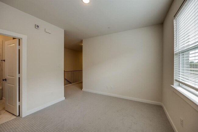 Building Photo - 1770 Thornton Dr