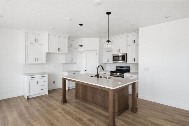 Building Photo - 946 Malibu Dr