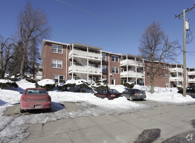 Primary Photo - Hilltop Apartments