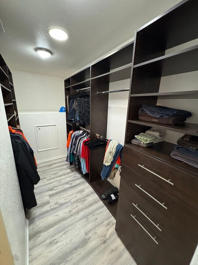 Building Photo - Spacious 2-Bed, 2-Bath Rental with Private...