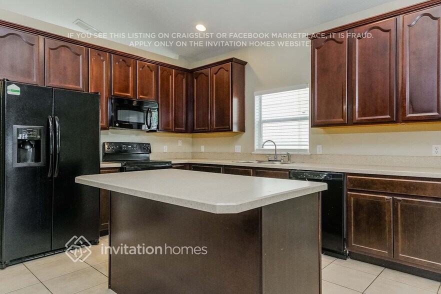 Building Photo - 1129 Hacienda Cir