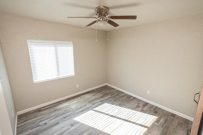 Building Photo - Newly renovated 1 Bedroom
