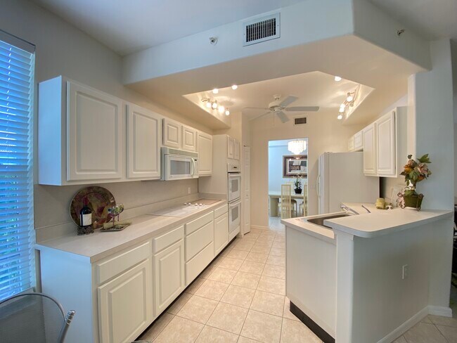 Building Photo - 2200 Arielle Dr