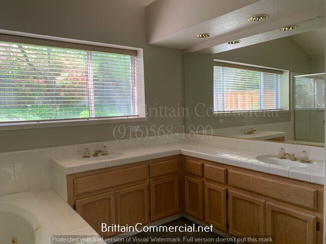 Building Photo - Gorgeous 3 Bedroom 2 Bath House at Courtsi...