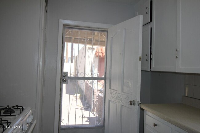 Building Photo - 3315 Sacramento Ave