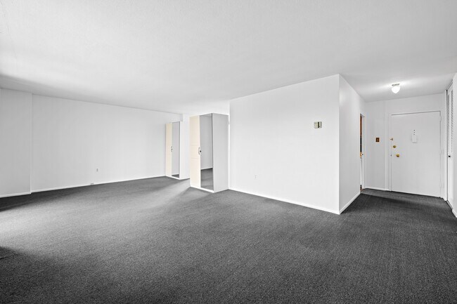 Building Photo - 1 E University Pkwy