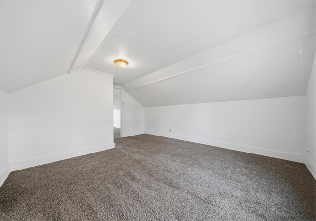 Building Photo - 410 D St