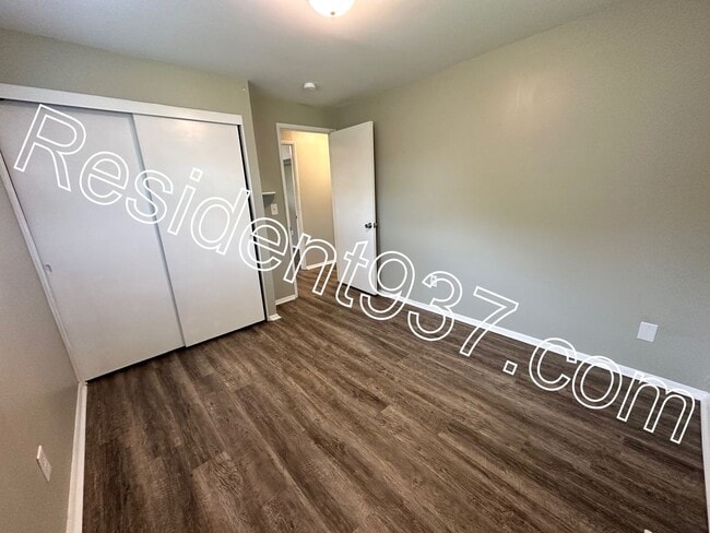 Building Photo - Newly Updated 4 Bed 2 bath home