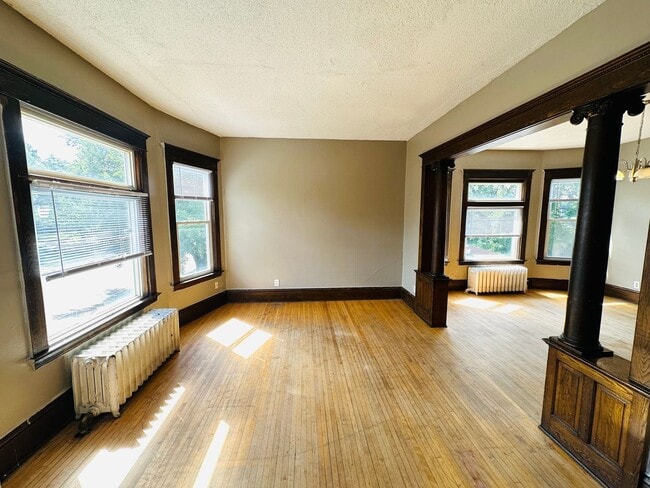 Building Photo - 1414 Golden Valley Rd