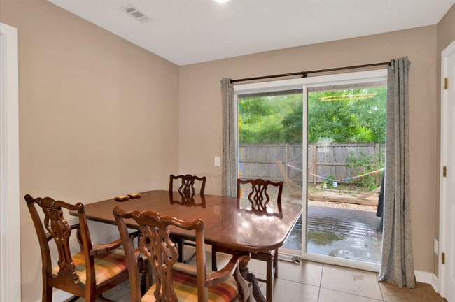 Building Photo - 3 Bed 2 Bath Home in Desired Neighborhood in West Pensacola