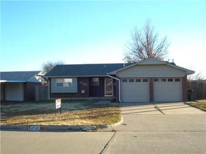 Building Photo - 4700 SE 42nd St