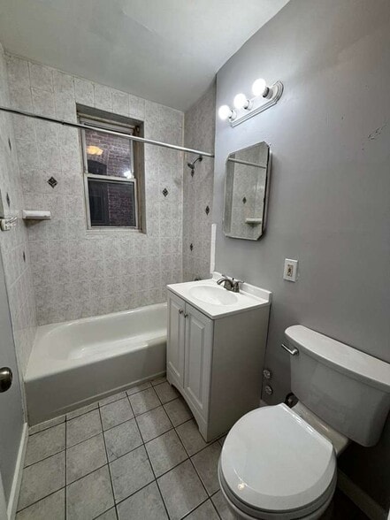 Building Photo - 243 Lexington Ave