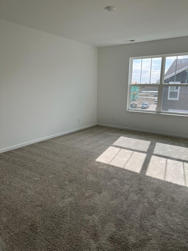 Building Photo - 1033 Atterberg Rd