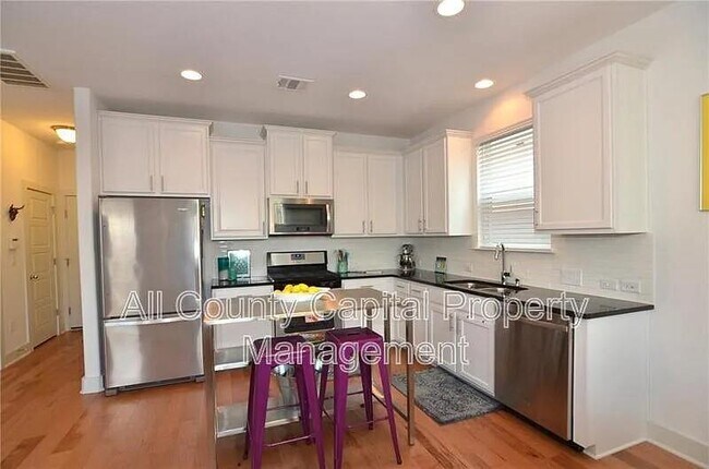 Building Photo - 2204 Capulet St