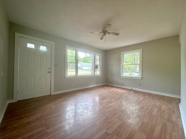 Building Photo - 1646 Amhurst St