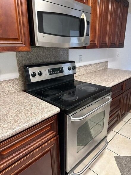 Building Photo - 1010 E Washington Ave