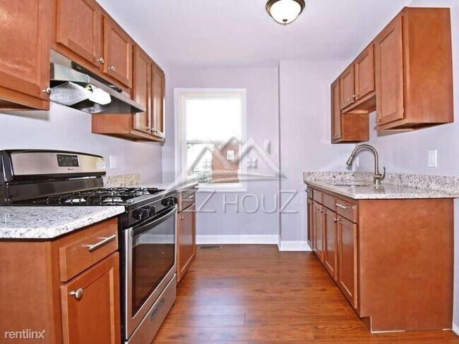 Building Photo - 30 52nd St