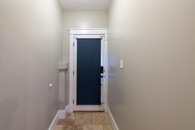 Building Photo - 902 Marquette Ave NW