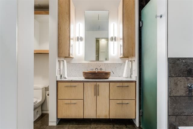 Building Photo - 2430 Victory Park Ln