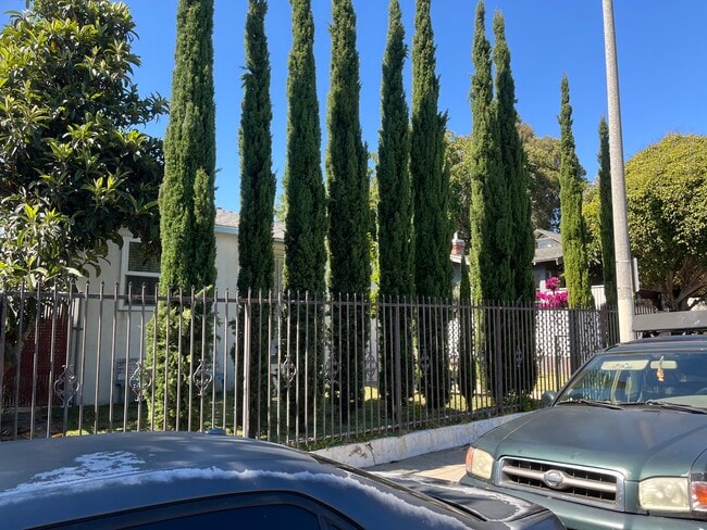 Building Photo - 511 Broadway St