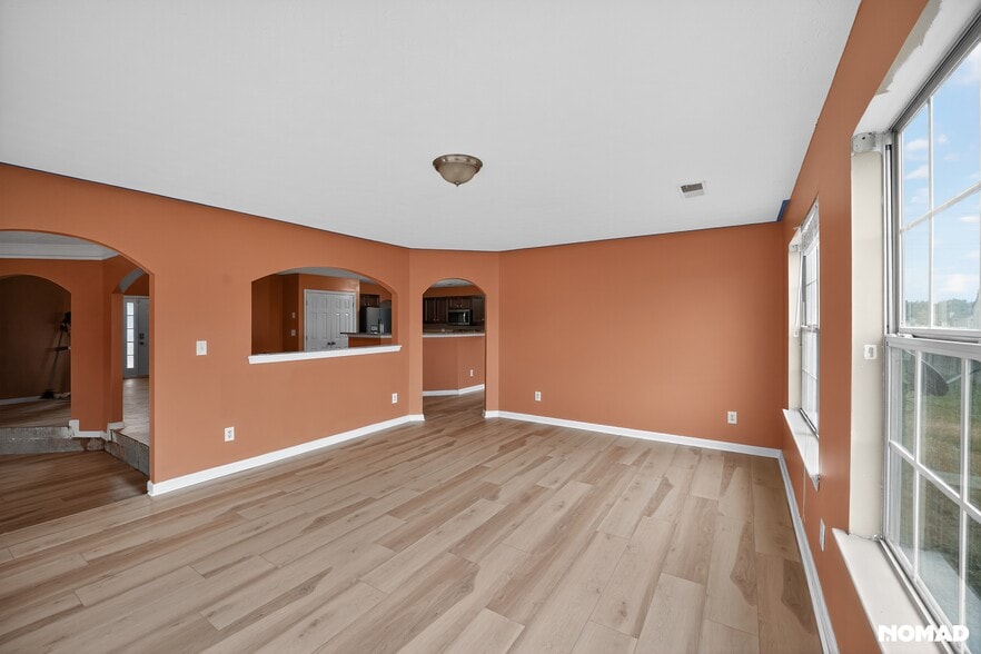 Building Photo - 395 Lamont Ln