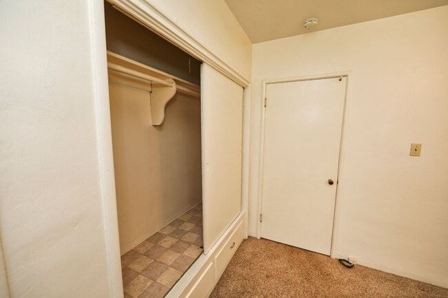 Building Photo - 4225 V St