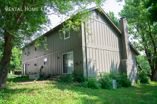 Building Photo - Large 3-bedroom 2-full-bath duplex #8336