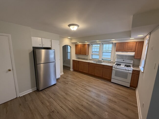 Building Photo - 138 Mott St