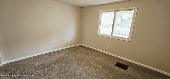 Building Photo - 510 N Bromley Ave