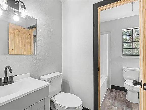 Building Photo - 2513 N Pinecliff Ct