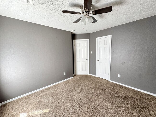 Building Photo - SPACIOUS REMODELED HOME NEAR MAJOR ARLINGT...