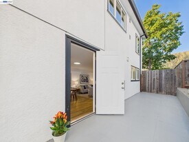 Building Photo - 680 42nd St