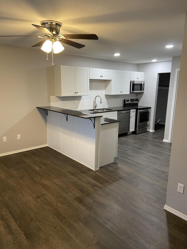 Building Photo - 507 W Broadway St