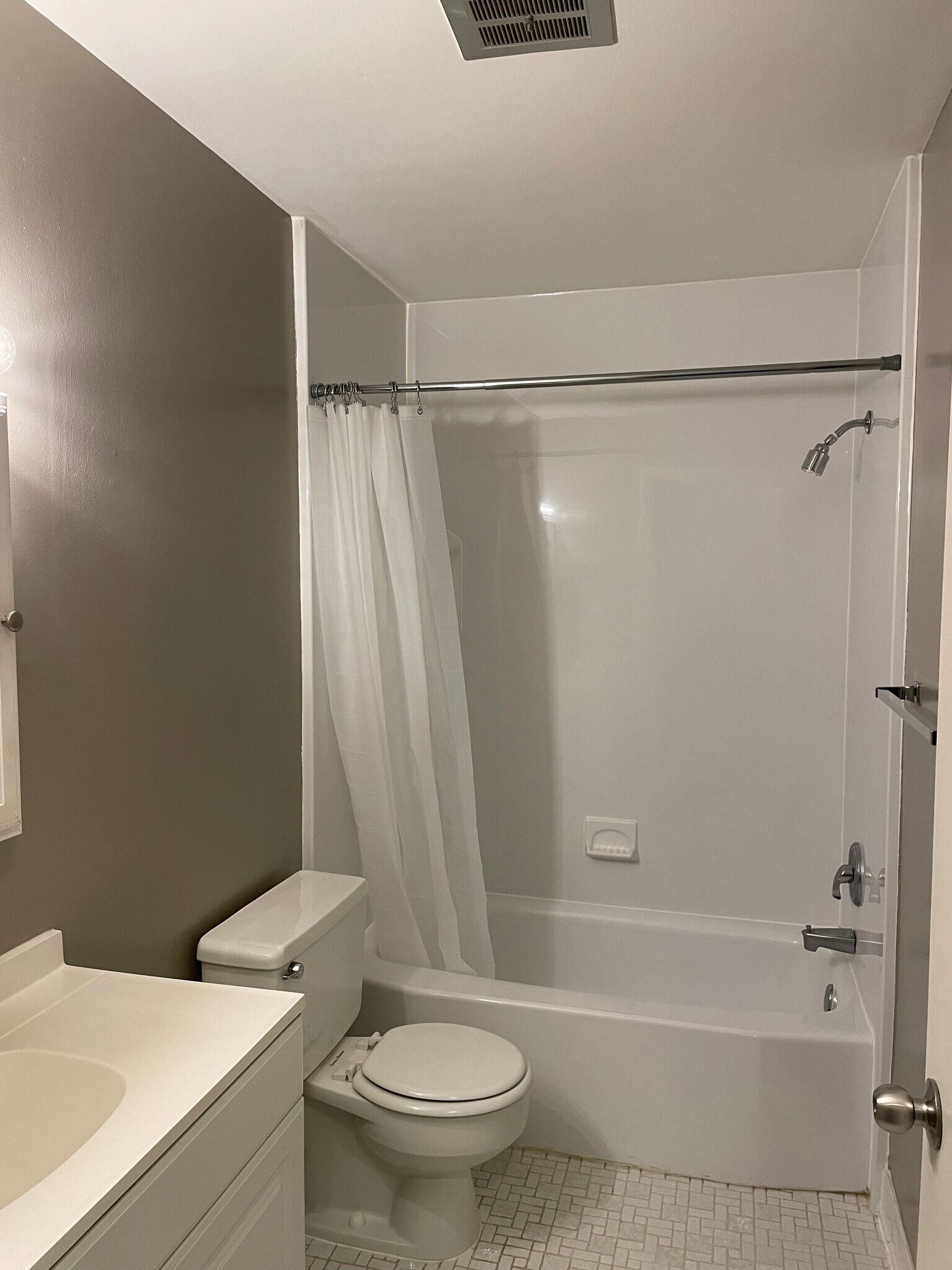 Building Photo - 810 Plate St