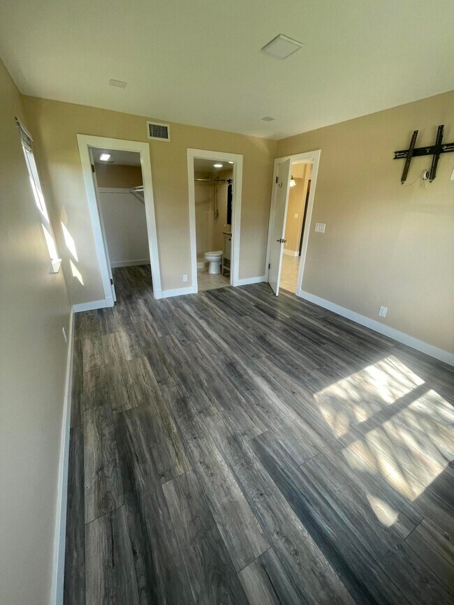 Building Photo - 7233 Golf Colony Ct