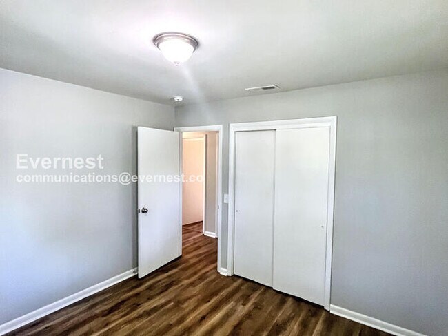 Building Photo - 903 Ramsey Dr